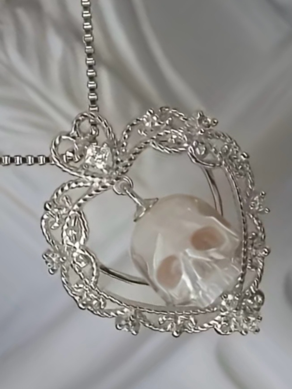 Silver plated Heart Pendant Necklace with carved imitation Pearl Skull 18” chain